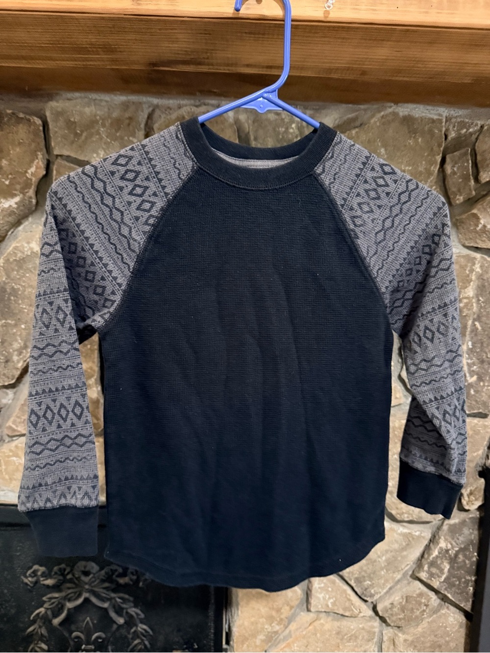 Cat & Jack Boys Size 6/7 Long Sleeve Geometric Top Like New
